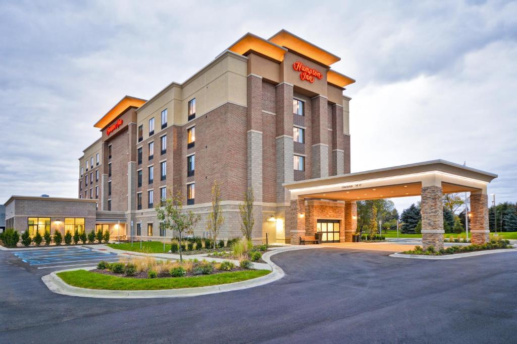 Hampton Inn Livonia Detroit Main image 1